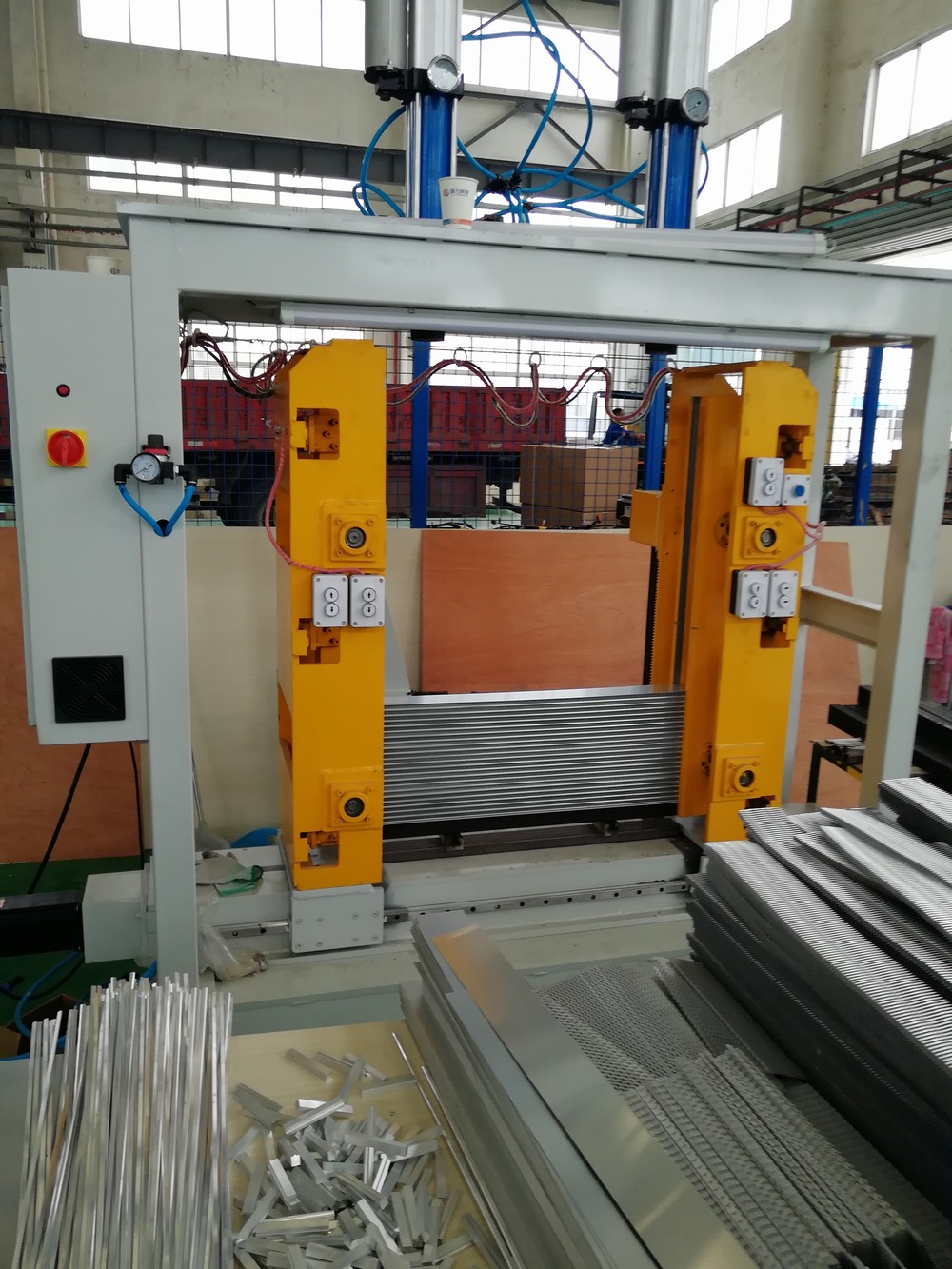 板翅式换热器装配机